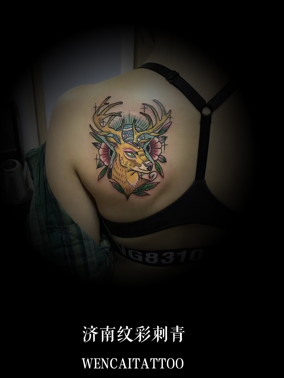 性感妩媚的方小姐后背彩色写实鹿头纹身